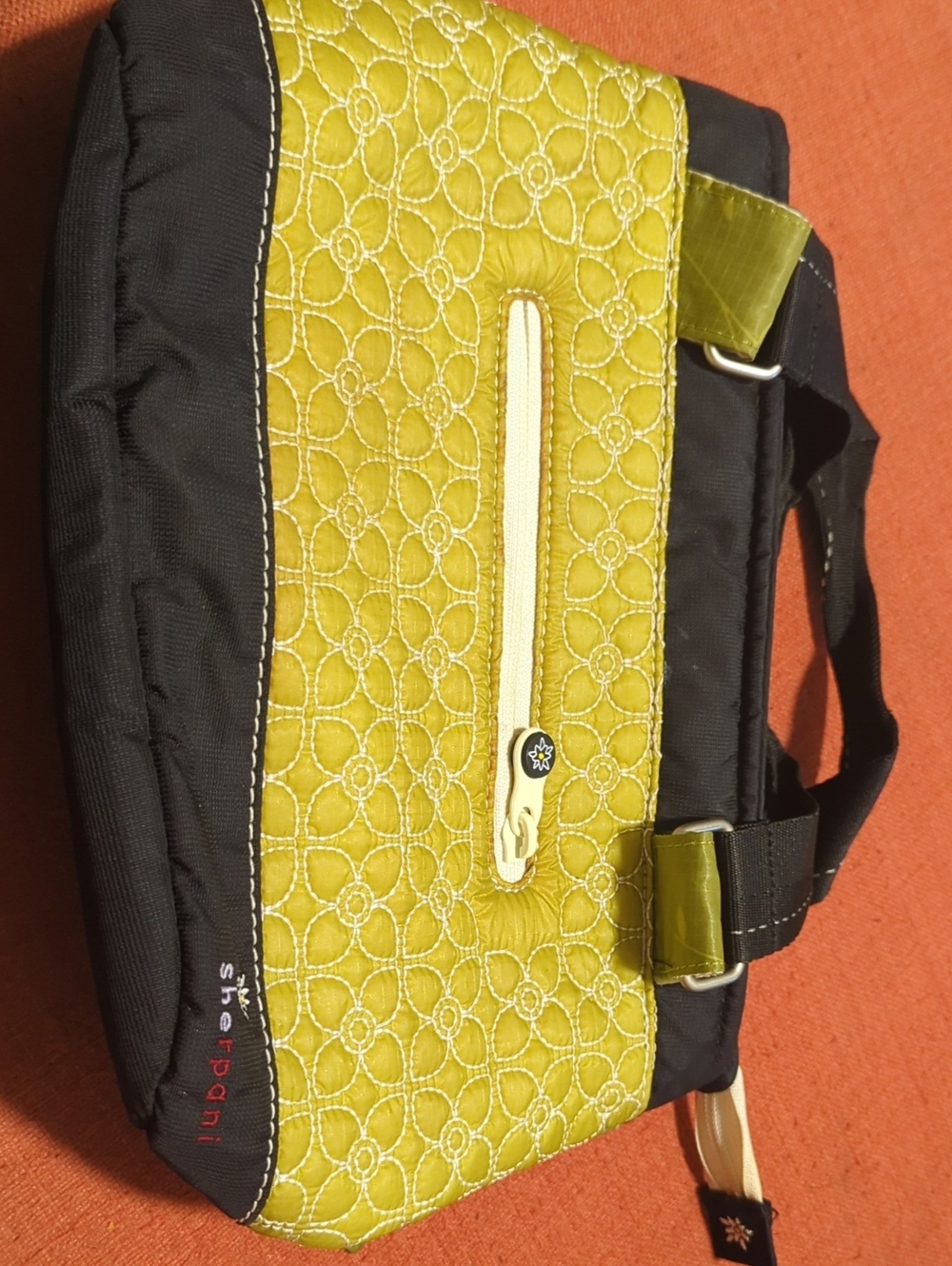 Sherpani Green Purse